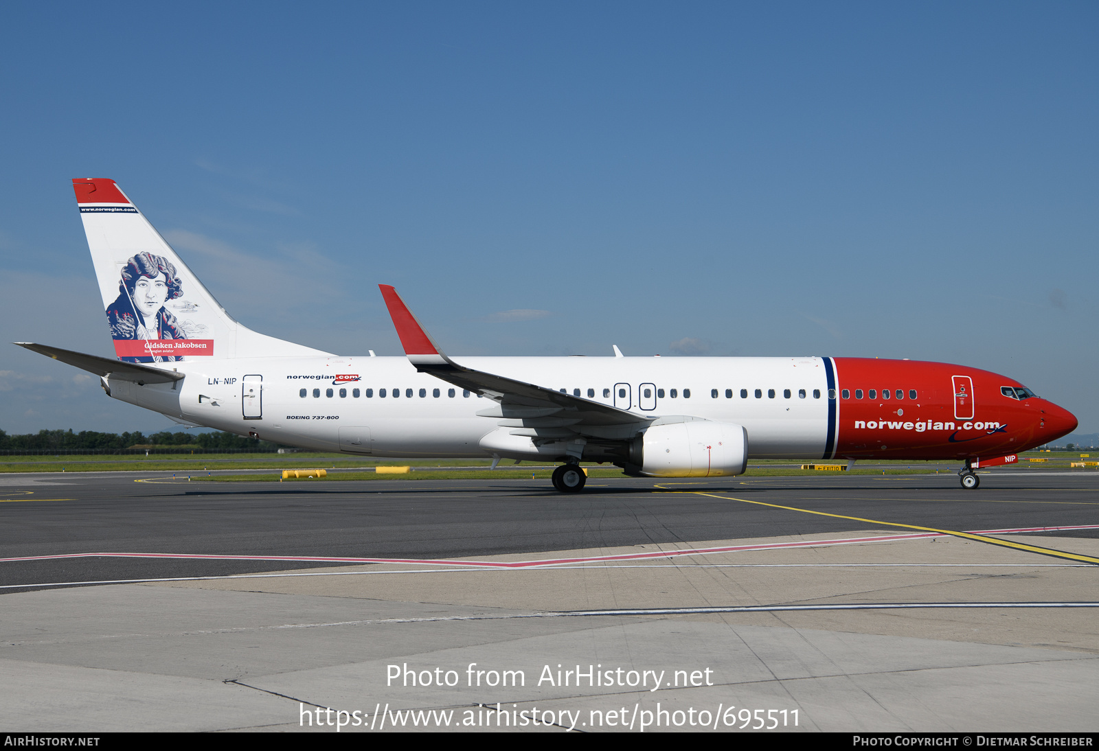 Aircraft Photo of LN-NIP | Boeing 737-86N | Norwegian | AirHistory.net #695511