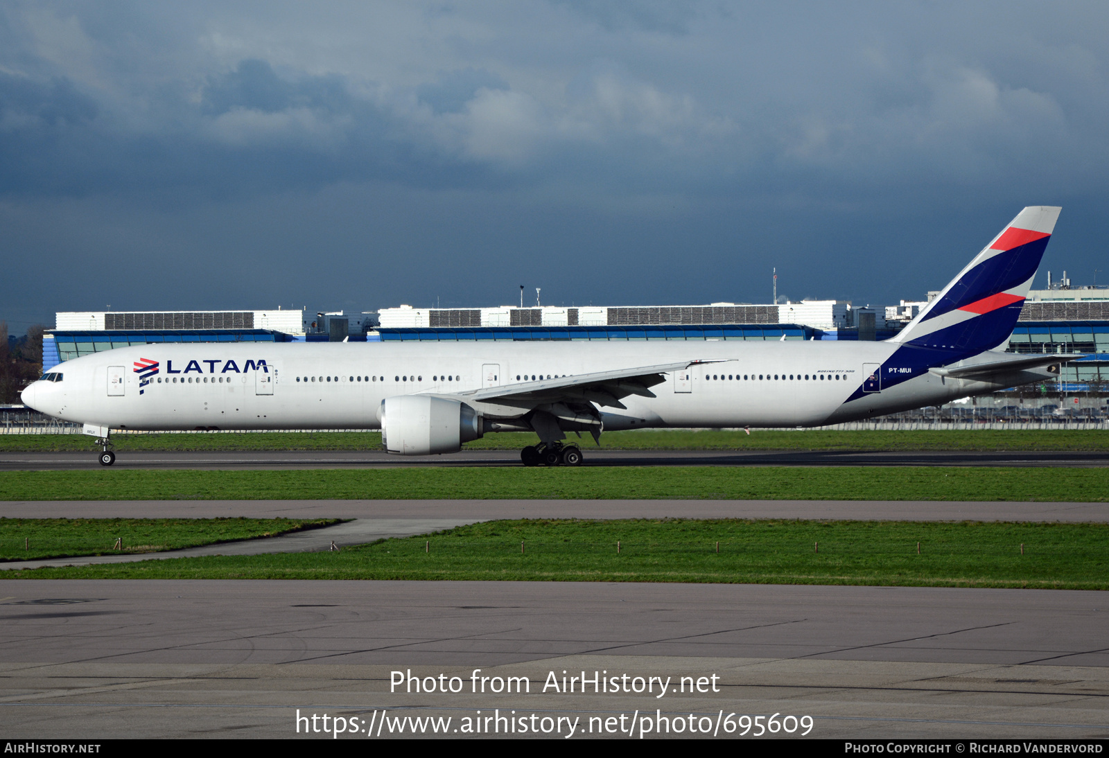 Aircraft Photo of PT-MUI | Boeing 777-32W/ER | LATAM Airlines | AirHistory.net #695609