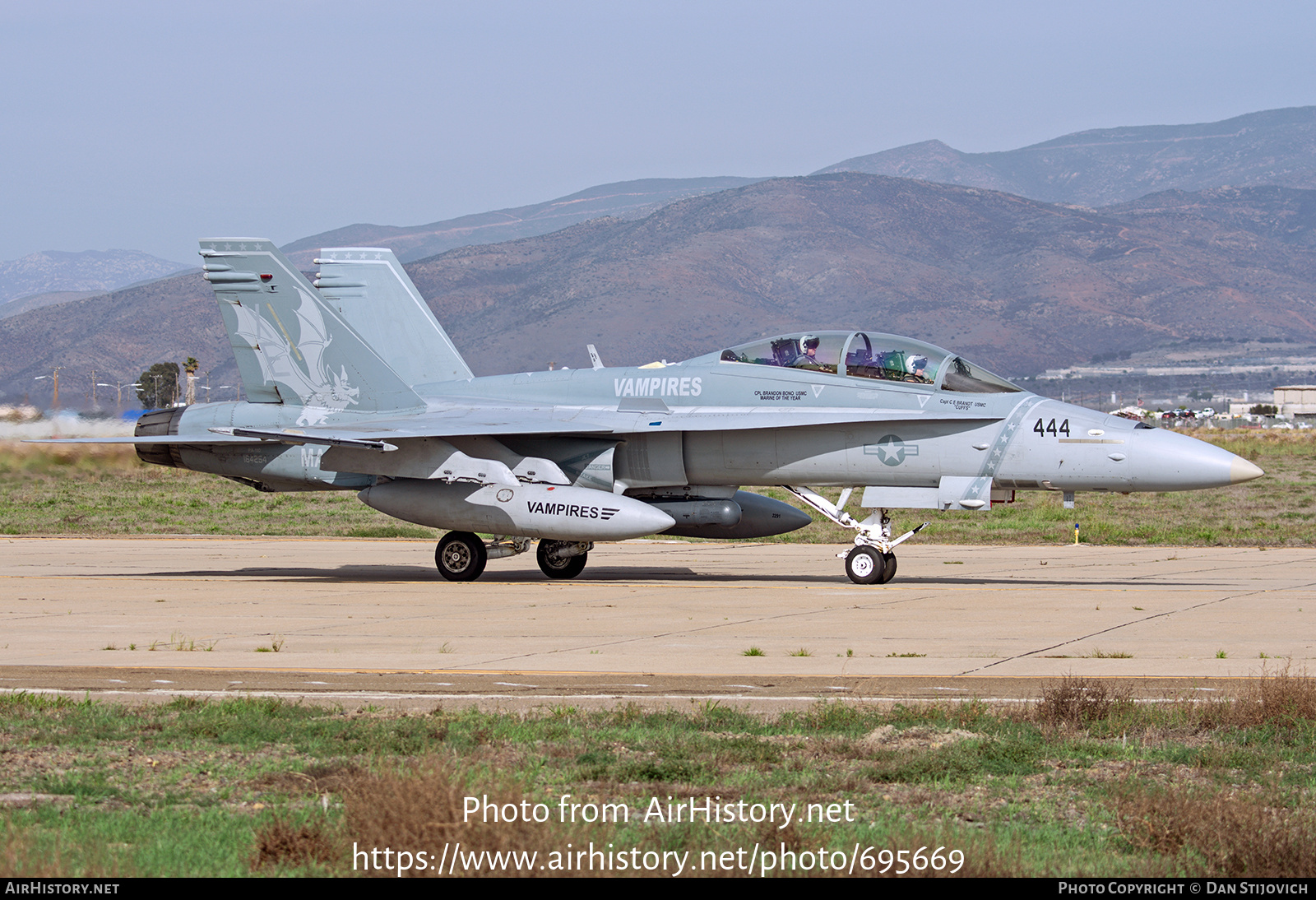 Aircraft Photo of 164254 | McDonnell Douglas F/A-18D Hornet | USA - Navy | AirHistory.net #695669