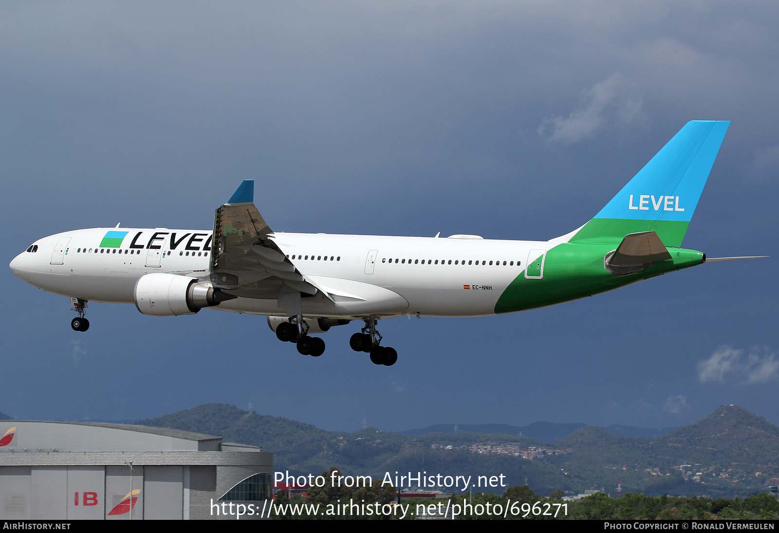 Aircraft Photo of EC-NNH | Airbus A330-202 | Level | AirHistory.net #696271