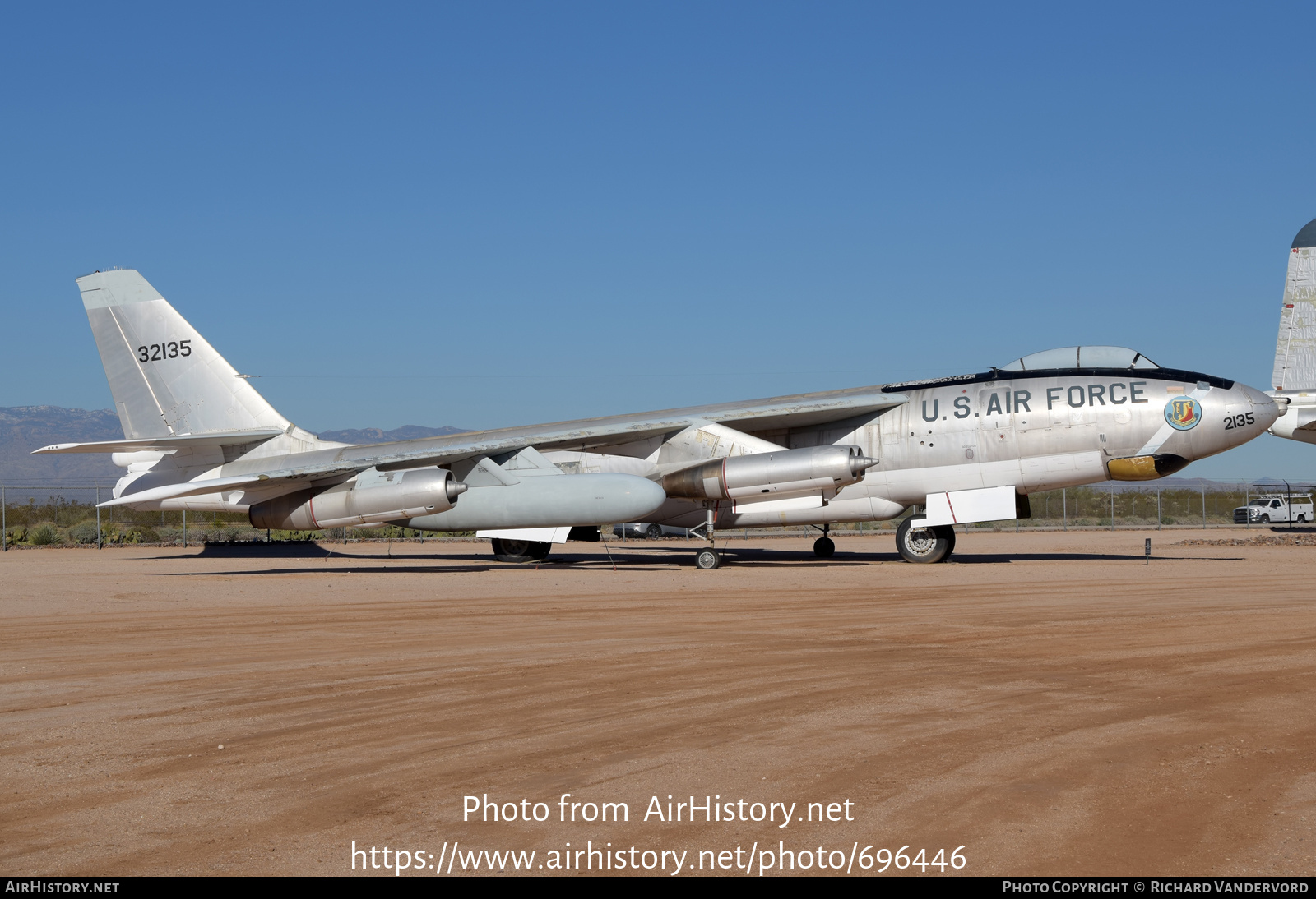 Aircraft Photo of 53-2135 / 32135 | Boeing EB-47E Stratojet | USA - Air Force | AirHistory.net #696446