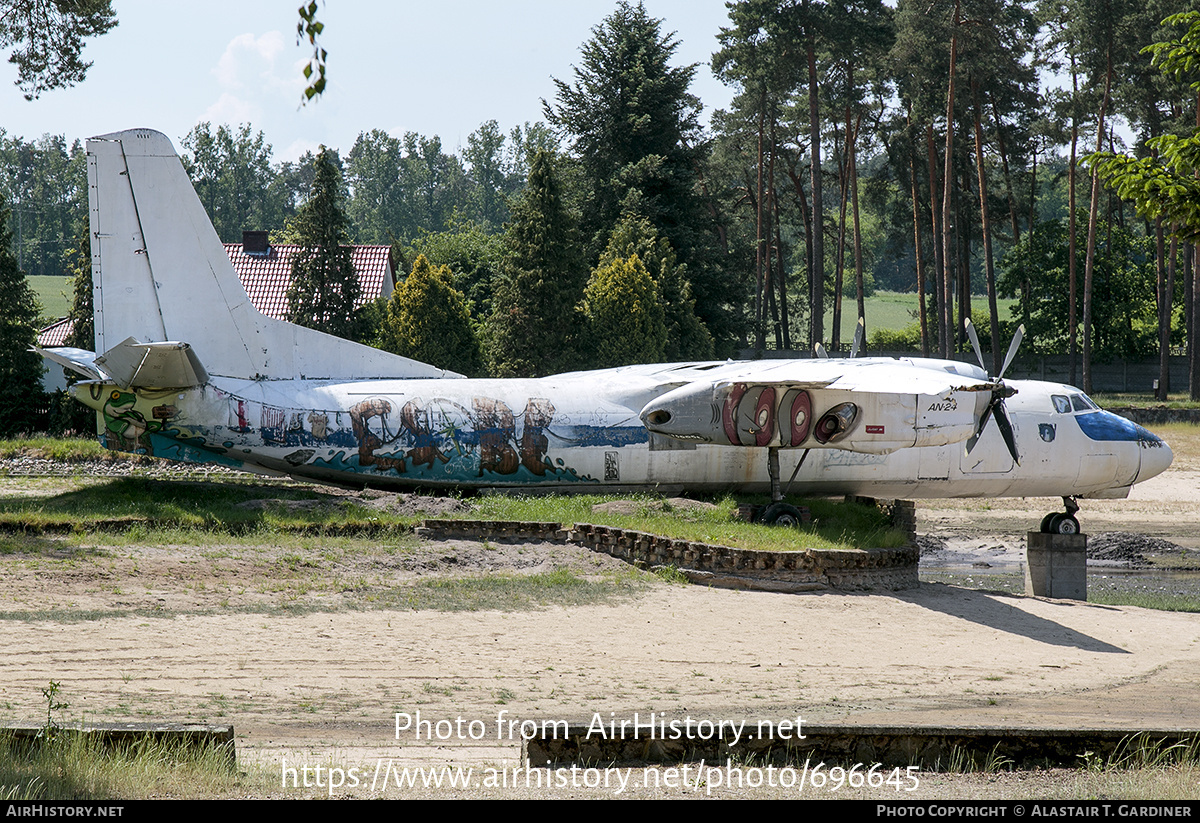 Aircraft Photo of SP-LTC | Antonov An-24B | LOT Polish Airlines - Polskie Linie Lotnicze | AirHistory.net #696645