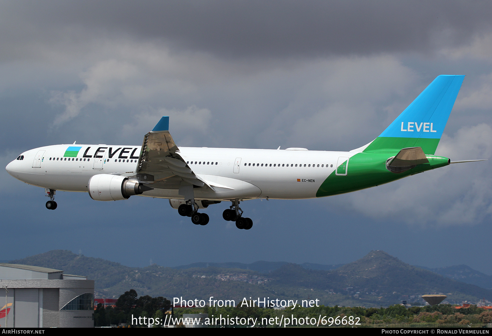 Aircraft Photo of EC-NEN | Airbus A330-202 | Level | AirHistory.net #696682