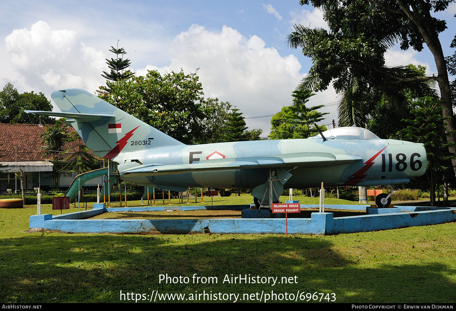 Aircraft Photo of F-1154 / F-1186 | Mikoyan-Gurevich MiG-17F | Indonesia - Air Force | AirHistory.net #696743