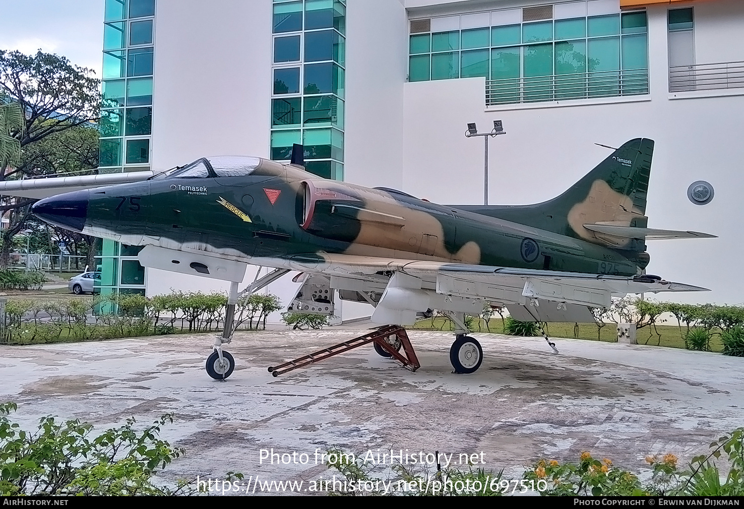 Aircraft Photo of 975 | Douglas A-4SU Skyhawk | Singapore - Air Force | AirHistory.net #697510