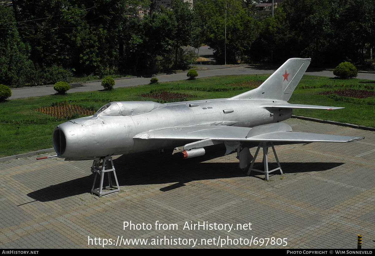 Aircraft Photo of 11 red | Mikoyan-Gurevich MiG-19S | Soviet Union - Air Force | AirHistory.net #697805