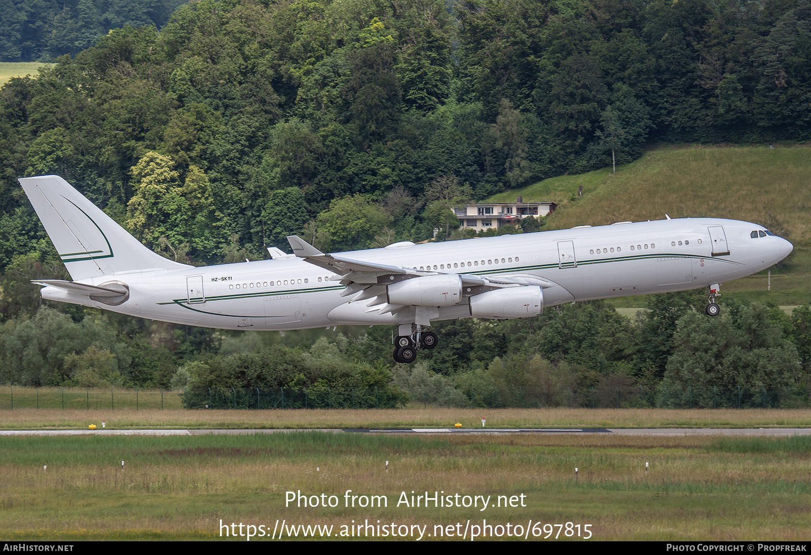 Aircraft Photo of HZ-SKY1 | Airbus A340-212 | AirHistory.net #697815