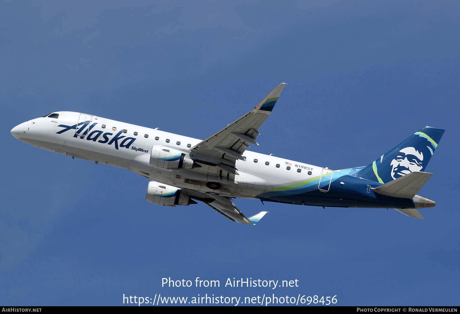 Aircraft Photo of N198SY | Embraer 175LR (ERJ-170-200LR) | Alaska Airlines | AirHistory.net #698456