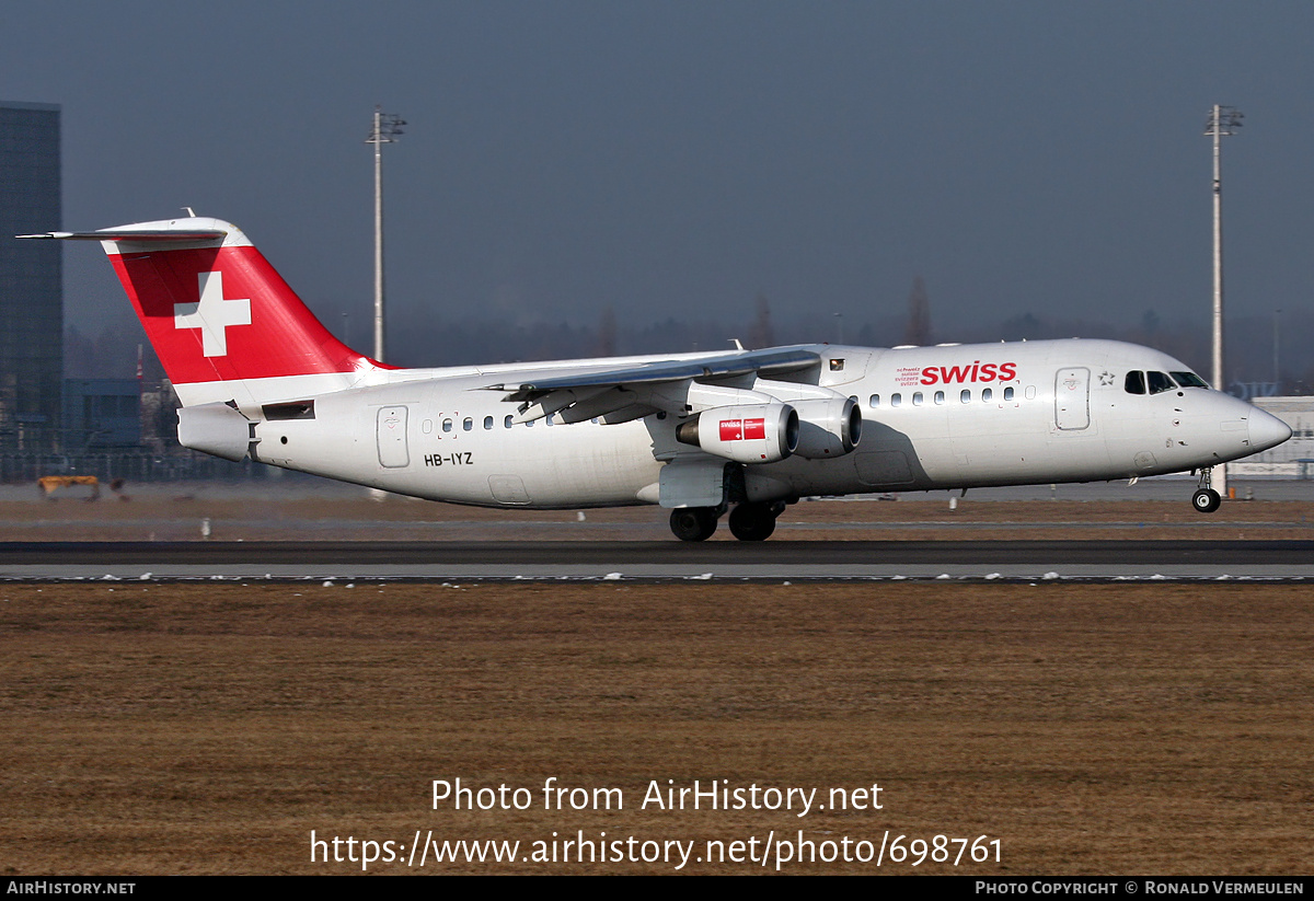 Aircraft Photo of HB-IYZ | British Aerospace Avro 146-RJ100 | Swiss International Air Lines | AirHistory.net #698761