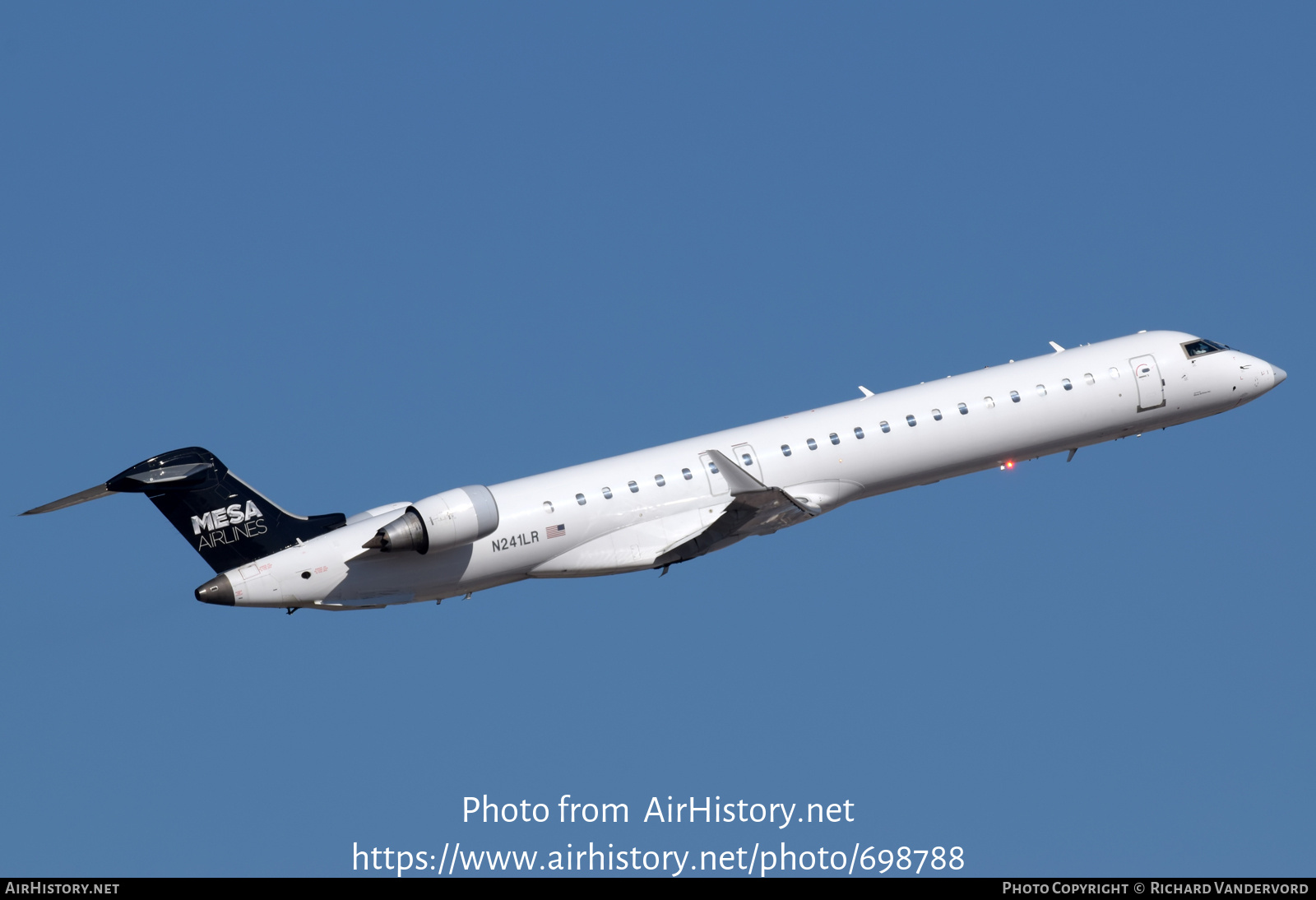 Aircraft Photo of N241LR | Bombardier CRJ-900ER (CL-600-2D24) | Mesa Airlines | AirHistory.net #698788