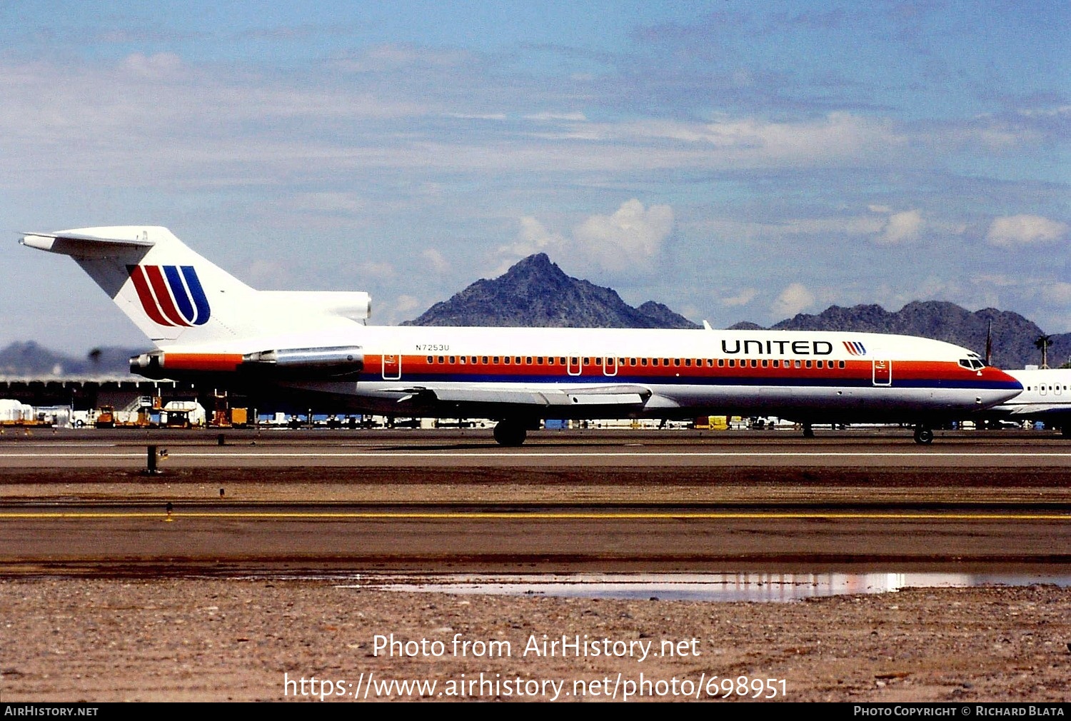 Aircraft Photo of N7253U | Boeing 727-222/Adv | United Airlines | AirHistory.net #698951