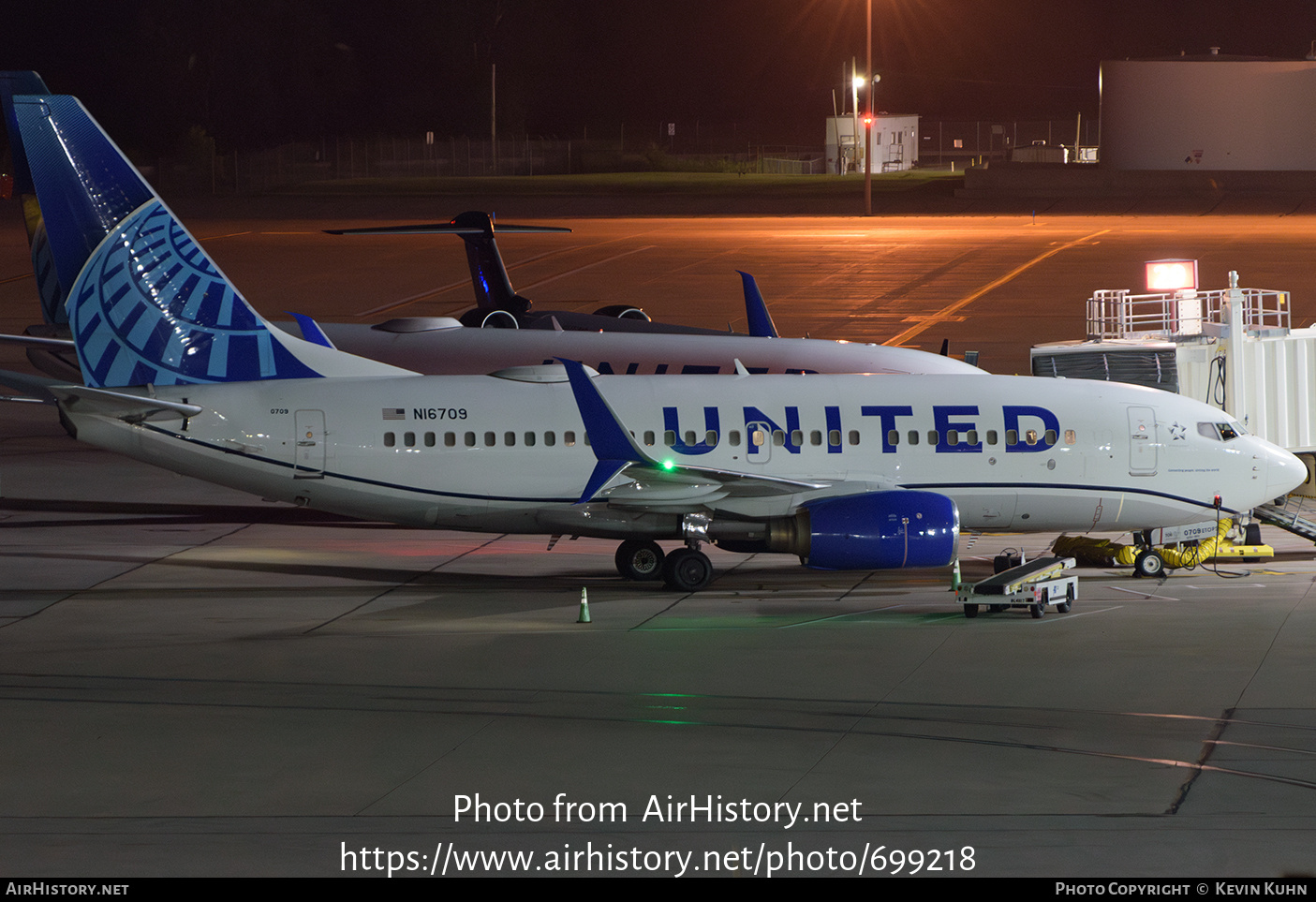 Aircraft Photo of N16709 | Boeing 737-724 | United Airlines | AirHistory.net #699218