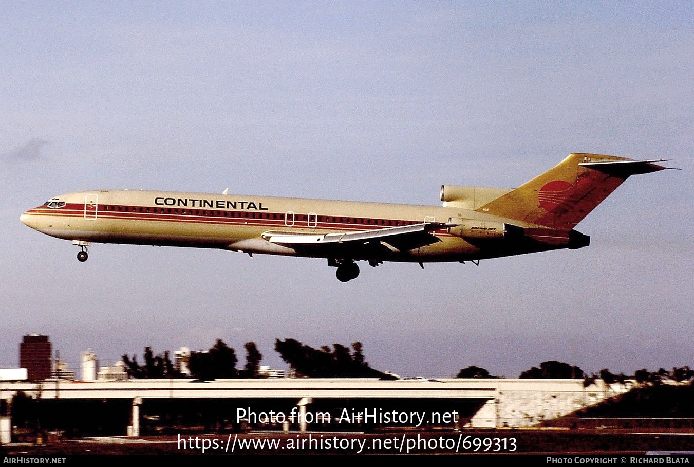 Aircraft Photo of N572PE | Boeing 727-243/Adv | Continental Airlines | AirHistory.net #699313