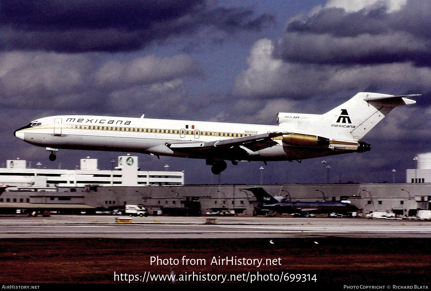 Aircraft Photo of N8880Z | Boeing 727-225/Adv | Mexicana | AirHistory.net #699314