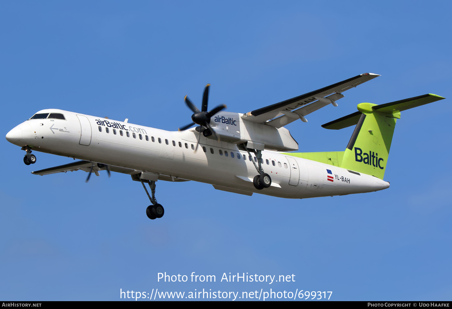 Aircraft Photo of YL-BAH | Bombardier DHC-8-402 Dash 8 | AirBaltic | AirHistory.net #699317