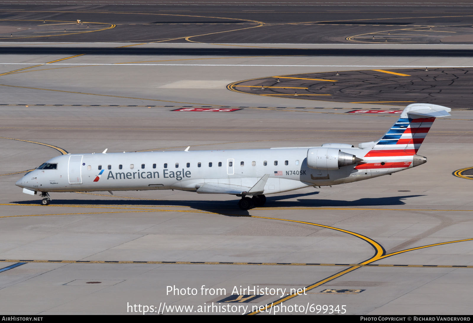 Aircraft Photo of N740SK | Bombardier CRJ-700 (CL-600-2C10) | American Eagle | AirHistory.net #699345