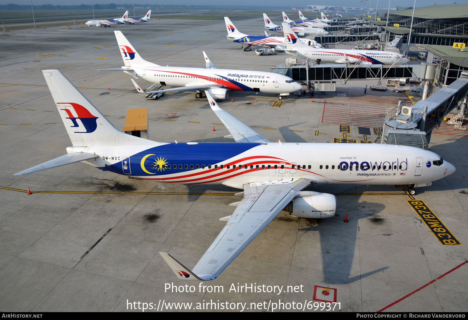 Aircraft Photo of 9M-MXC | Boeing 737-8H6 | Malaysia Airlines | AirHistory.net #699371