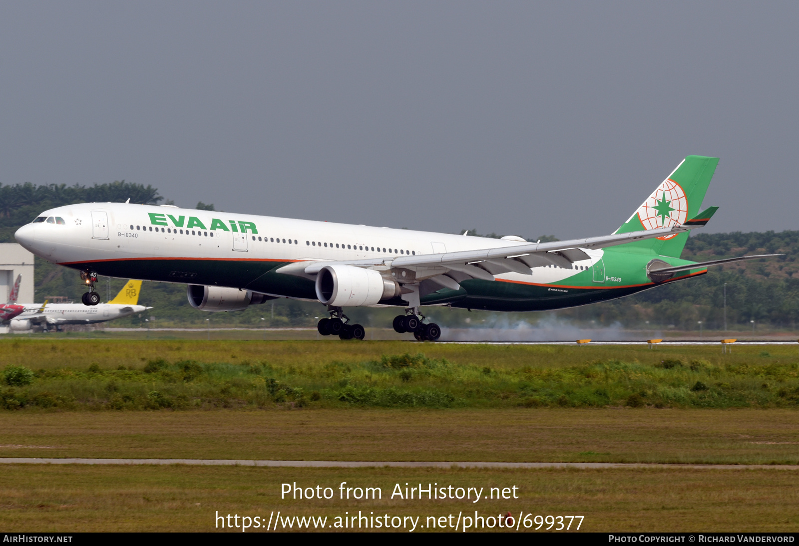 Aircraft Photo of B-16340 | Airbus A330-302 | EVA Air | AirHistory.net #699377