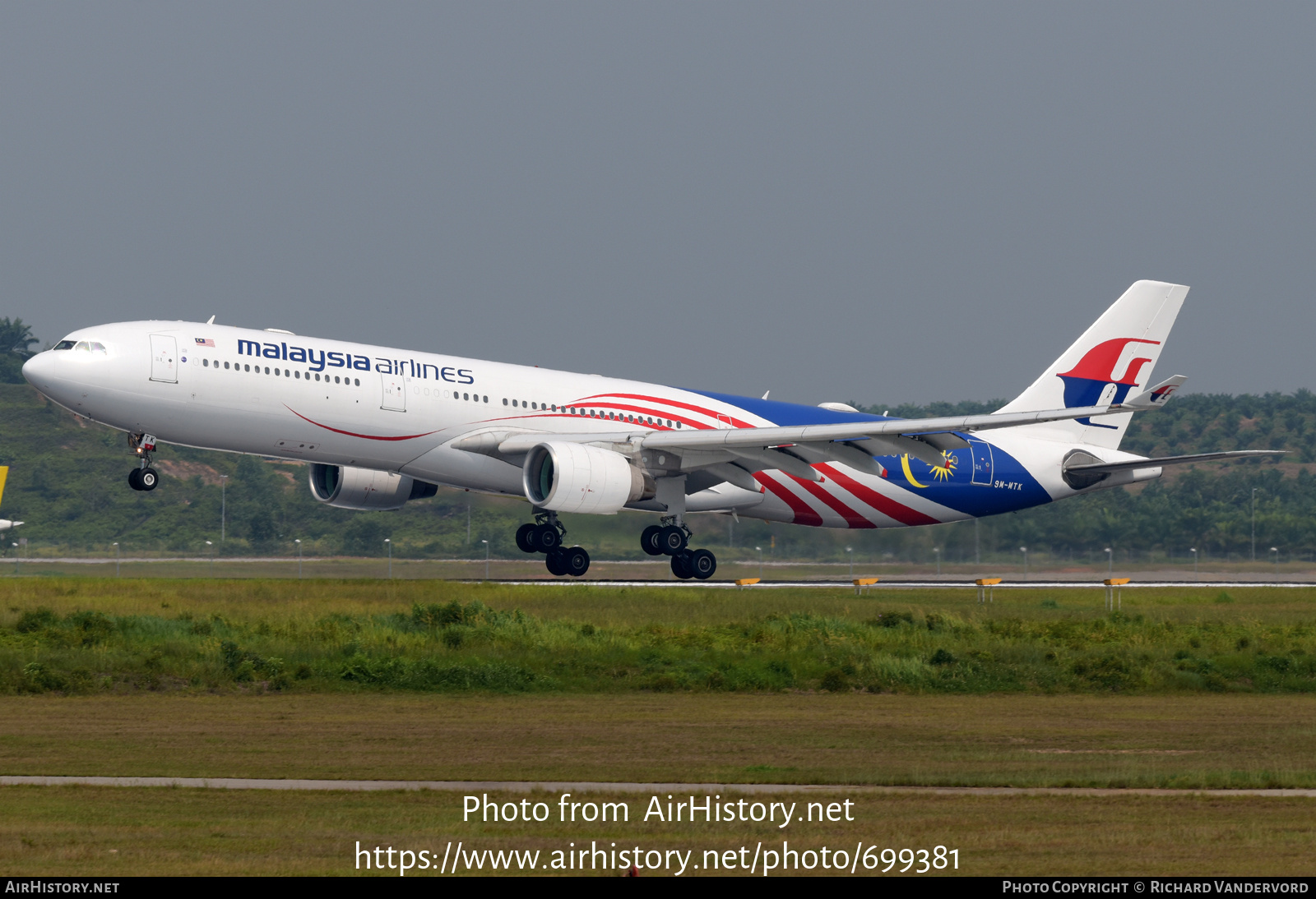 Aircraft Photo of 9M-MTK | Airbus A330-323E | Malaysia Airlines | AirHistory.net #699381