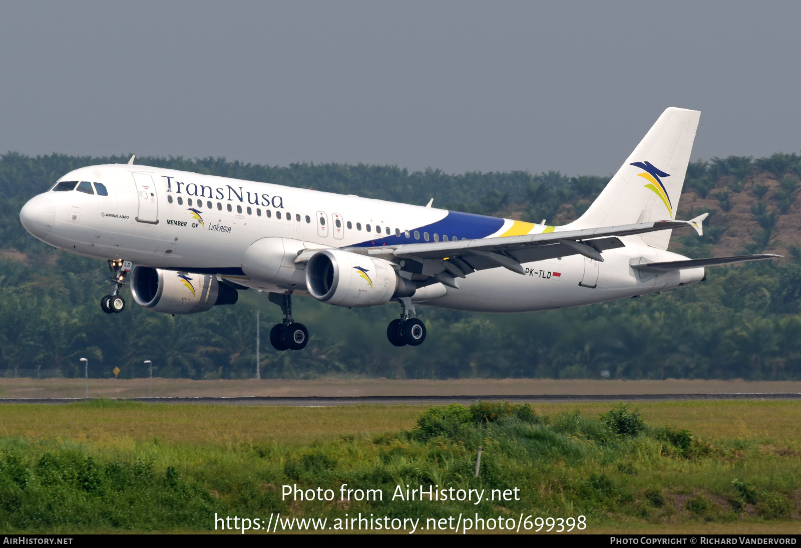 Aircraft Photo of PK-TLD | Airbus A320-214 | TransNusa Aviation | AirHistory.net #699398