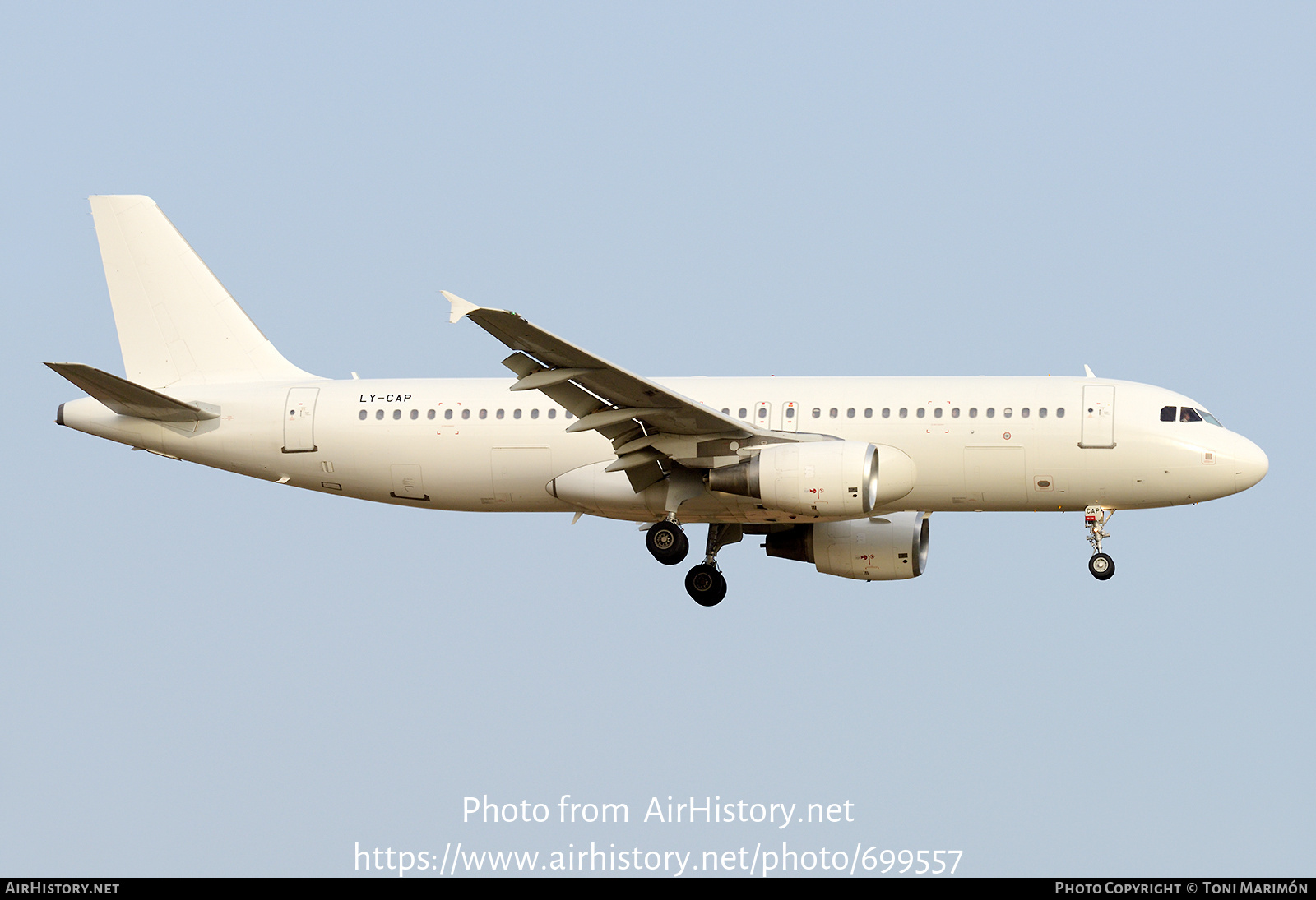 Aircraft Photo of LY-CAP | Airbus A320-214 | AirHistory.net #699557