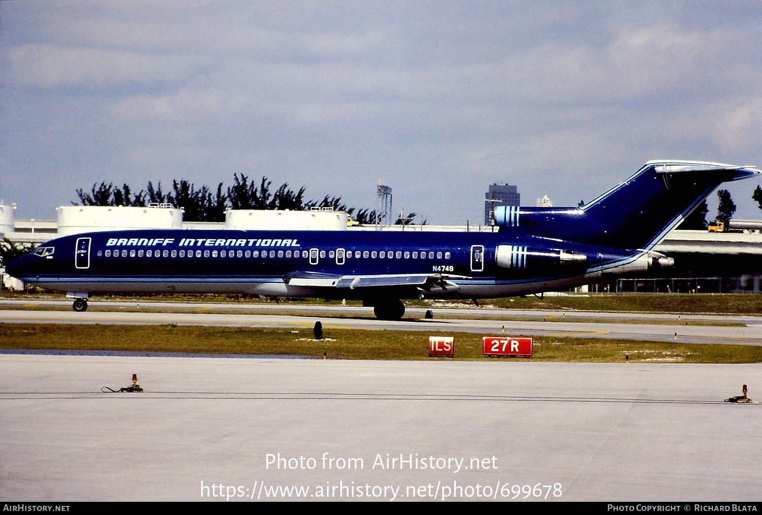 Aircraft Photo of N4749 | Boeing 727-235 | Braniff International Airlines | AirHistory.net #699678