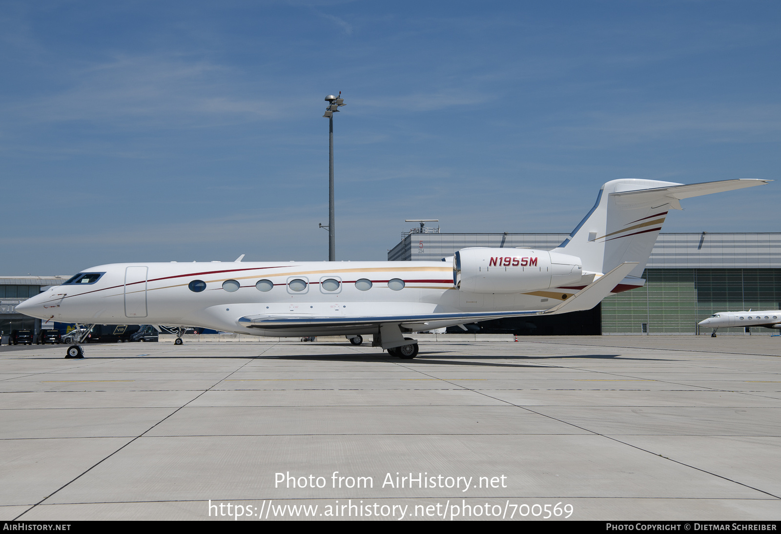 Aircraft Photo of N1955M | Bombardier Global Express XRS (BD-700-1A10) | AirHistory.net #700569