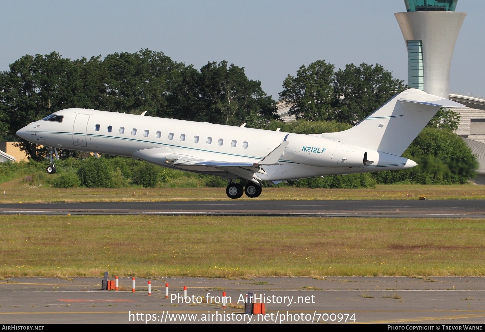 Aircraft Photo of N212LF | Bombardier Global 6500 (BD-700-1A10) | AirHistory.net #700974