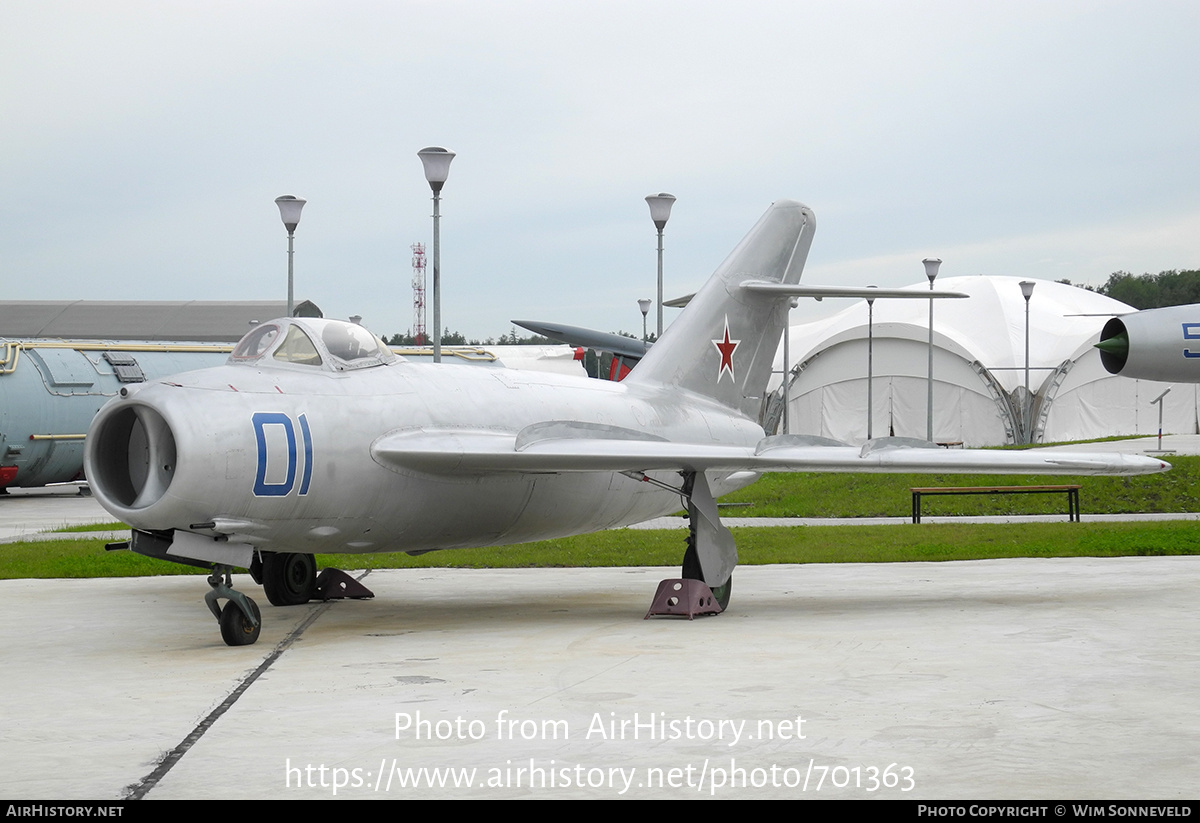 Aircraft Photo of 01 blue | Mikoyan-Gurevich MiG-17 | Soviet Union - Air Force | AirHistory.net #701363