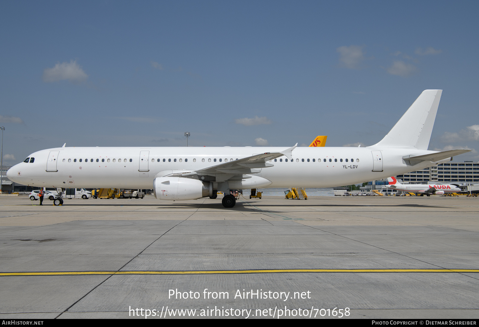 Aircraft Photo of YL-LDV | Airbus A321-231 | SmartLynx Airlines | AirHistory.net #701658