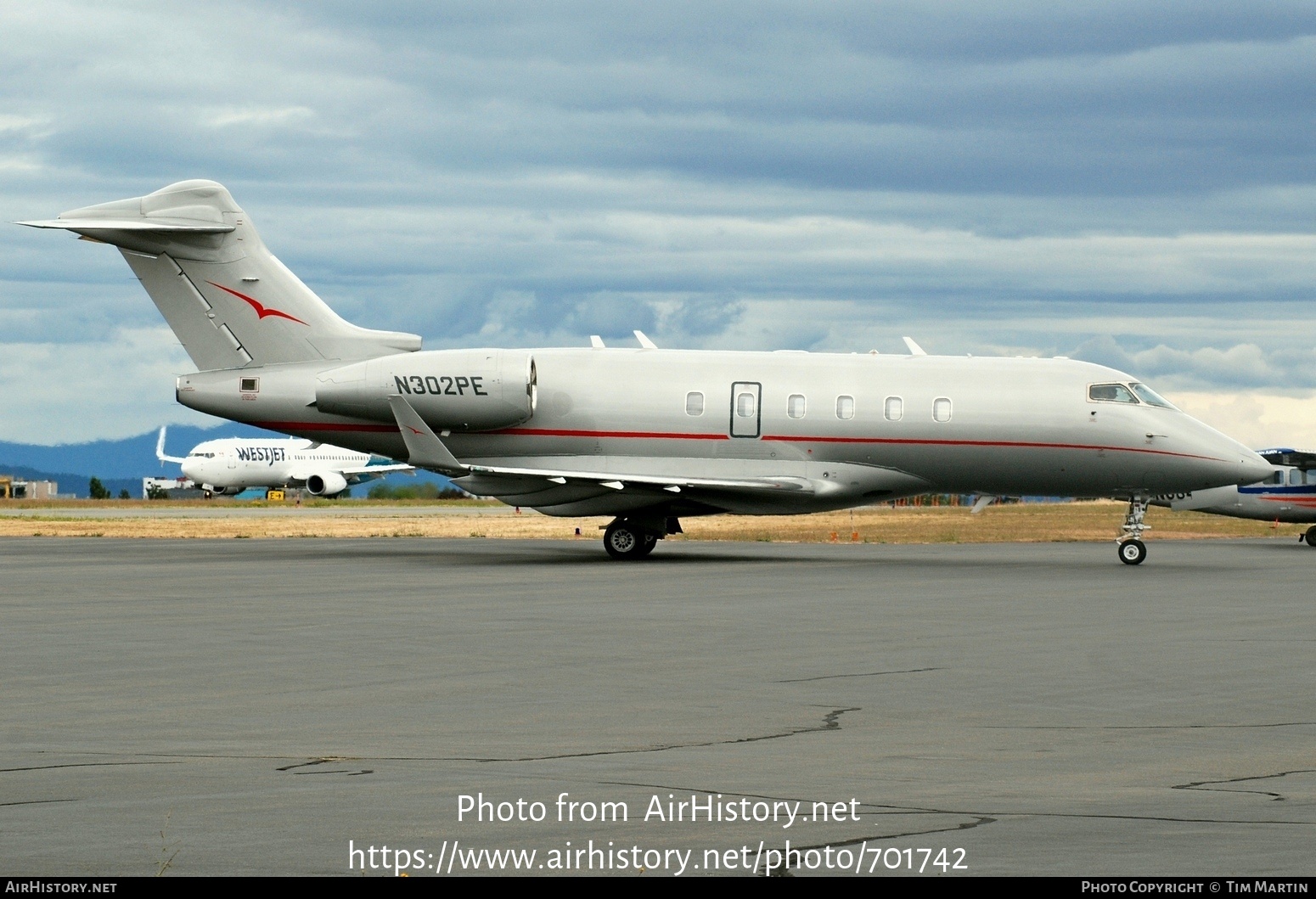 Aircraft Photo of N302PE | Bombardier Challenger 300 (BD-100-1A10) | AirHistory.net #701742