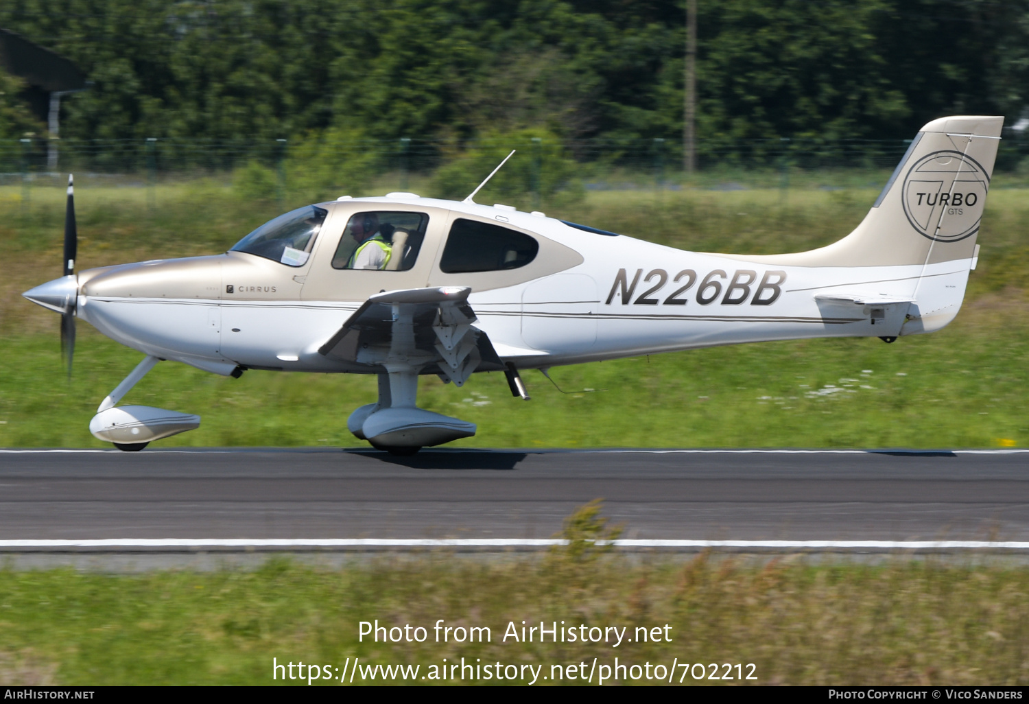 Aircraft Photo of N226BB | Cirrus SR-22 G3-GTS Turbo | AirHistory.net #702212