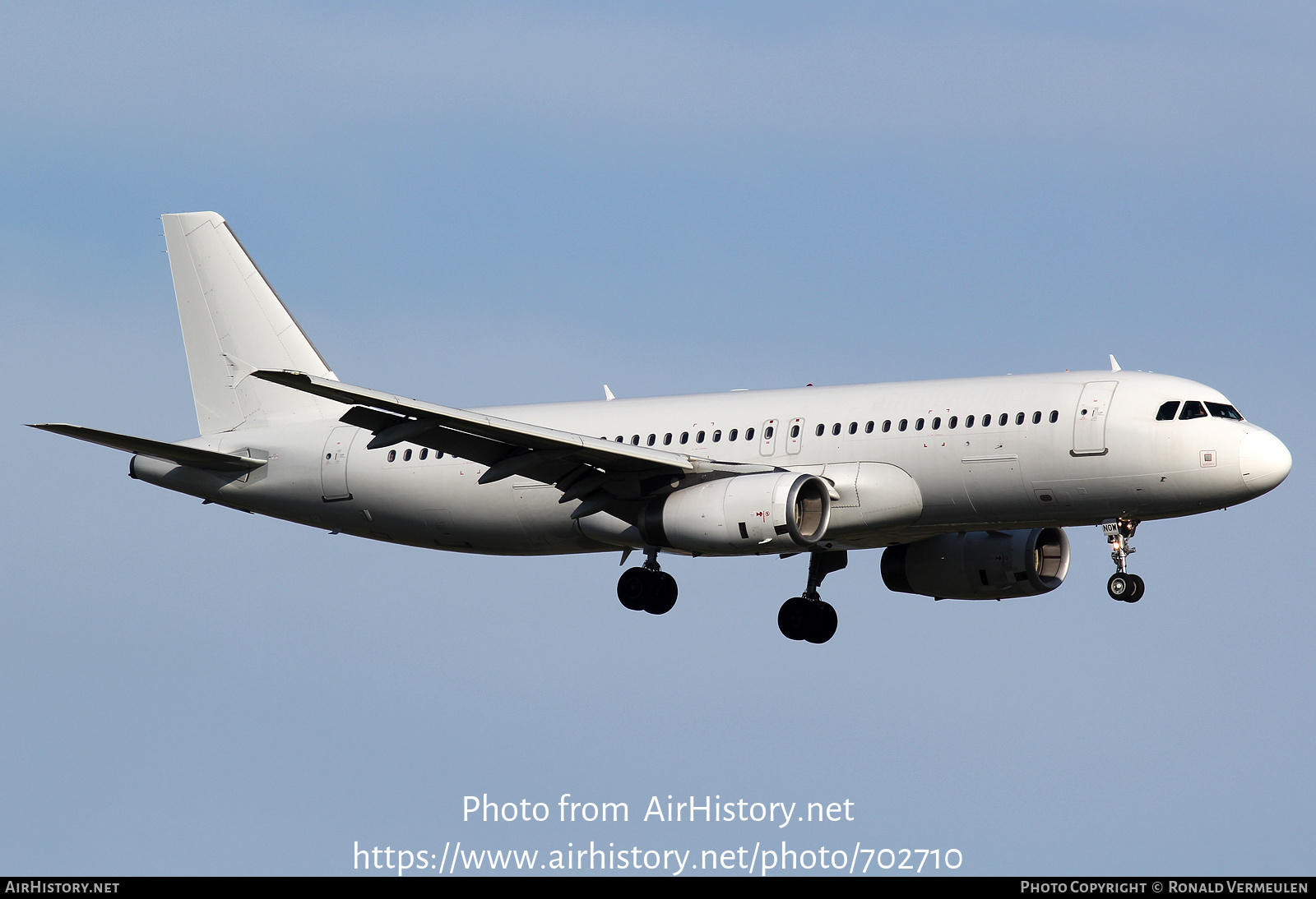 Aircraft Photo of LY-NOW | Airbus A320-232 | AirHistory.net #702710
