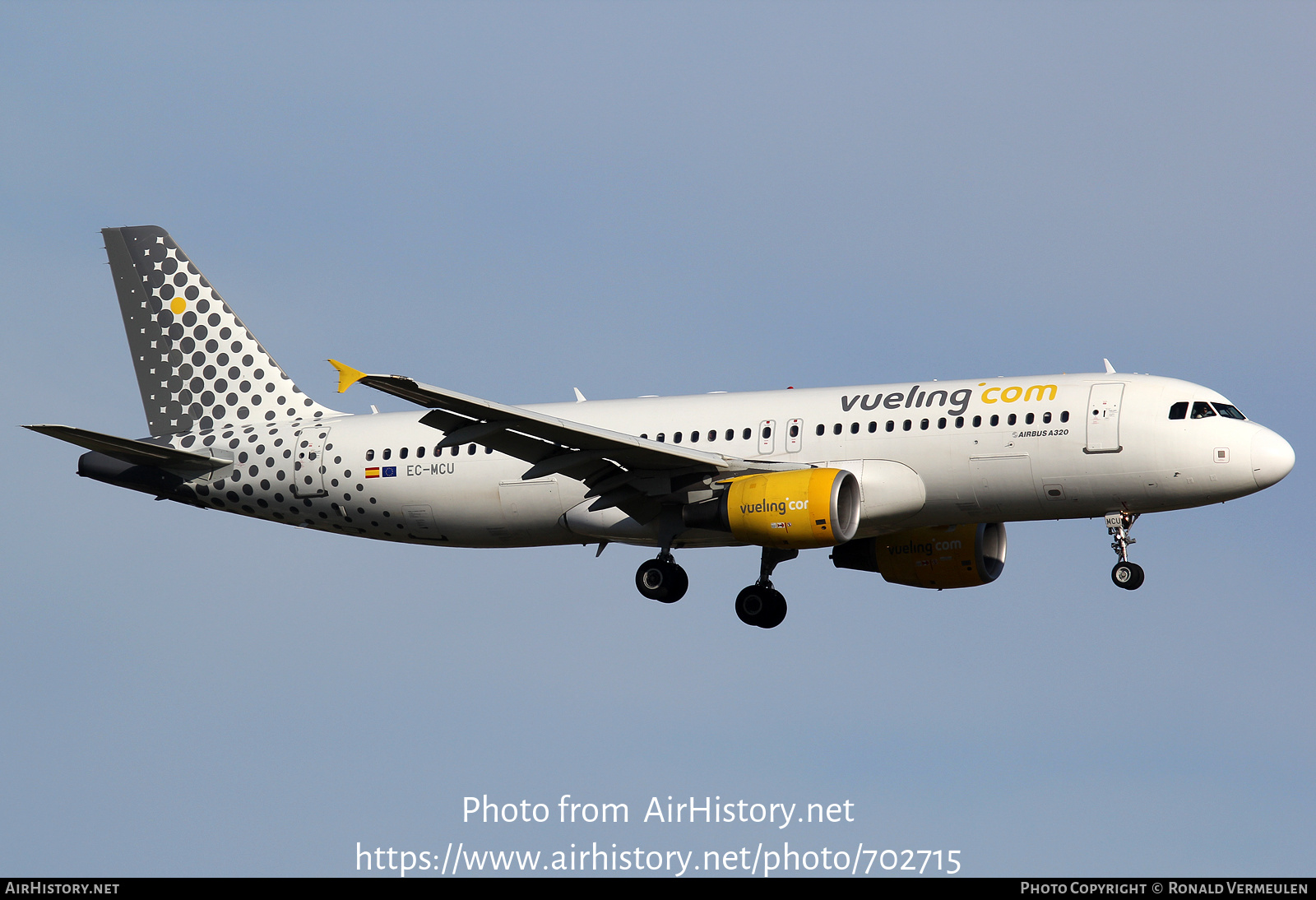 Aircraft Photo of EC-MCU | Airbus A320-214 | Vueling Airlines | AirHistory.net #702715