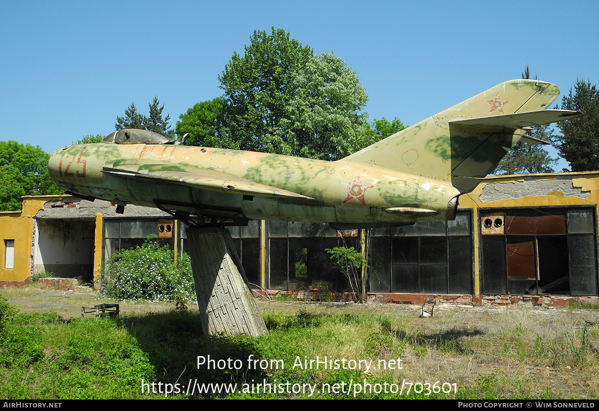 Aircraft Photo of 125 | Mikoyan-Gurevich MiG-17 | Bulgaria - Air Force | AirHistory.net #703601