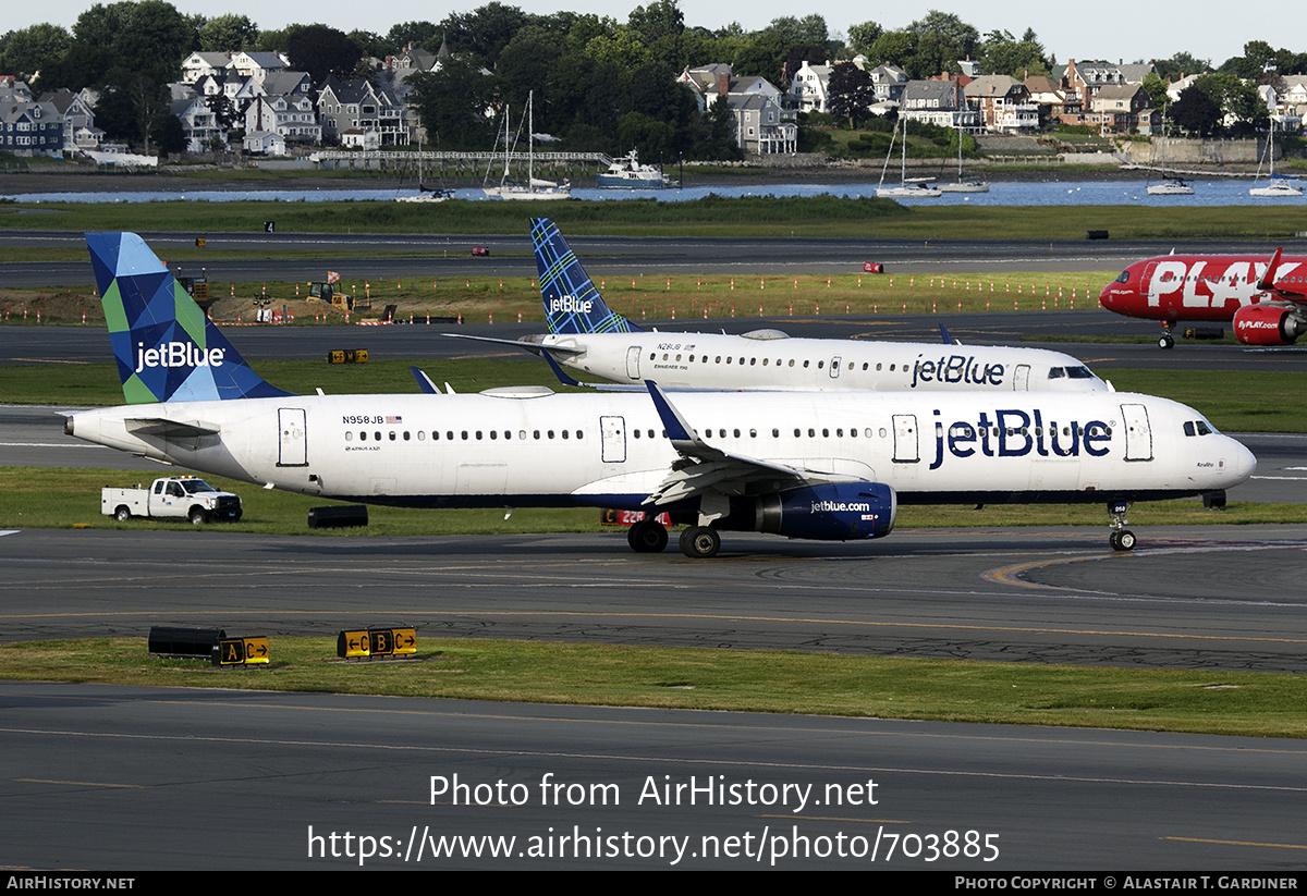 Aircraft Photo of N958JB | Airbus A321-231 | AirHistory.net #703885