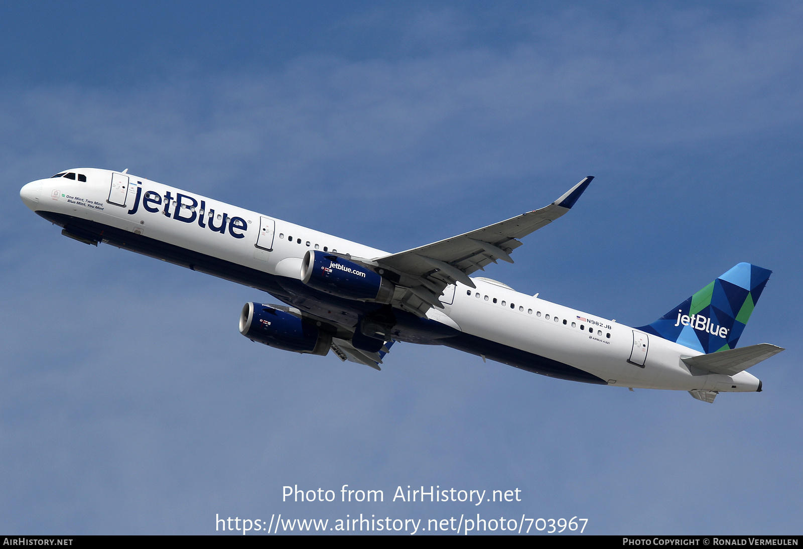 Aircraft Photo of N982JB | Airbus A321-231 | JetBlue Airways | AirHistory.net #703967
