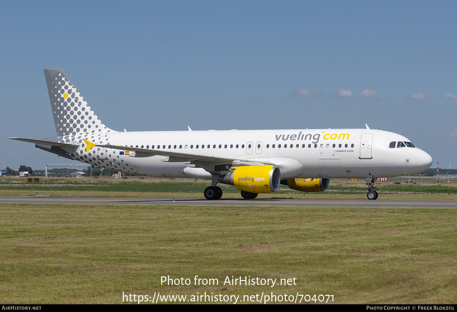 Aircraft Photo of EC-MBF | Airbus A320-214 | Vueling Airlines | AirHistory.net #704071