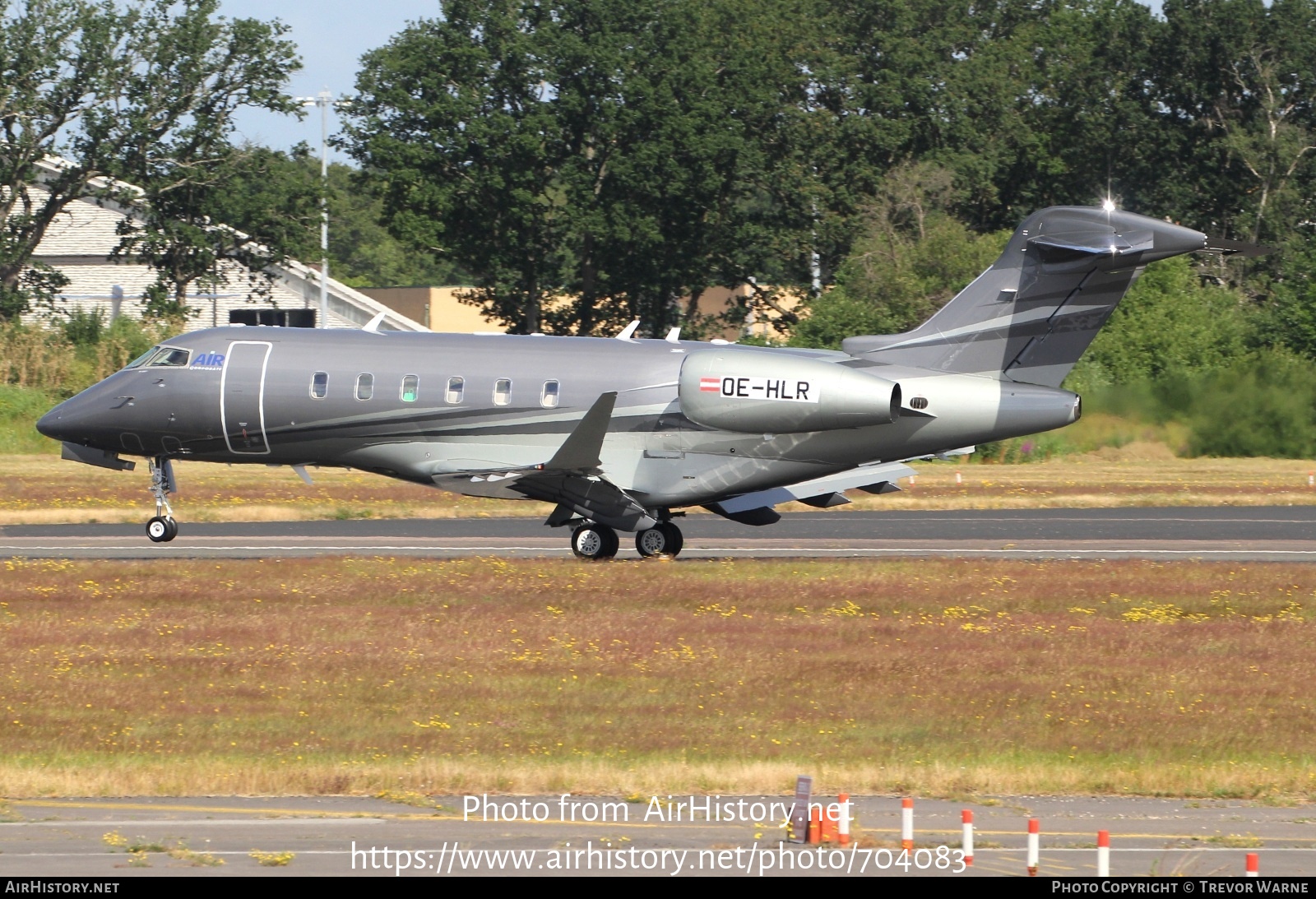 Aircraft Photo of OE-HLR | Bombardier Challenger 350 (BD-100-1A10) | AirHistory.net #704083