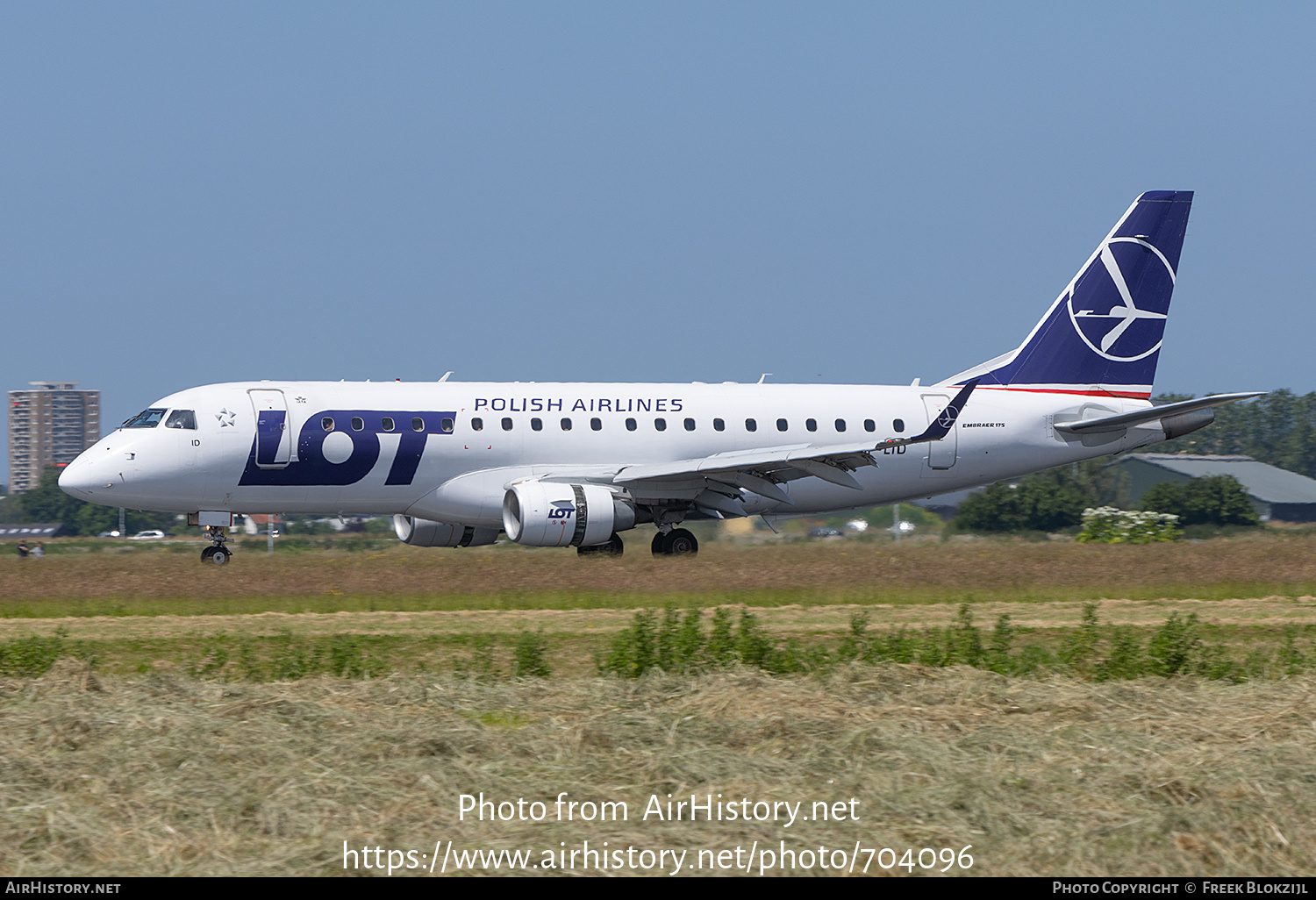 Aircraft Photo of SP-LID | Embraer 175STD (ERJ-170-200STD) | LOT Polish Airlines - Polskie Linie Lotnicze | AirHistory.net #704096