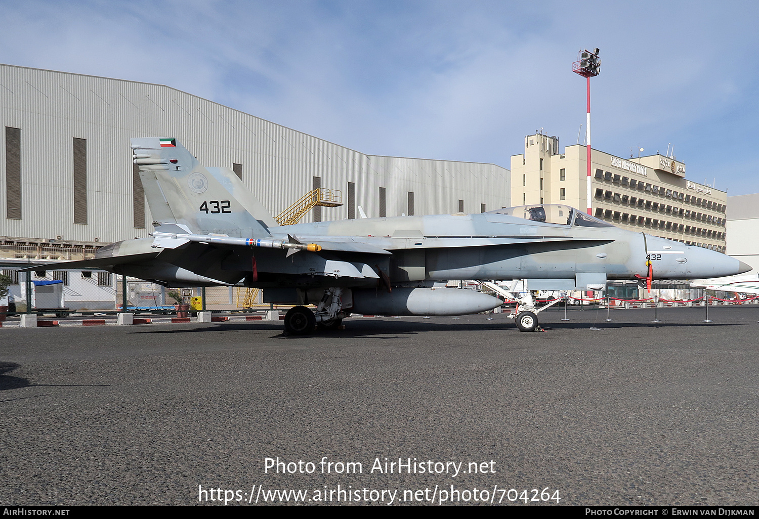 Aircraft Photo of 432 | McDonnell Douglas F/A-18C Hornet | Kuwait - Air Force | AirHistory.net #704264