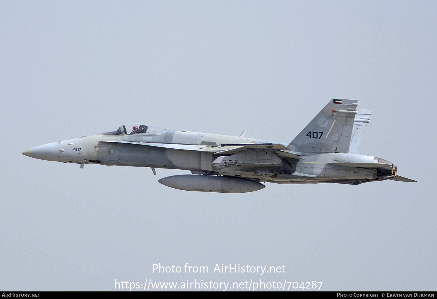 Aircraft Photo of 407 | McDonnell Douglas F/A-18C Hornet | Kuwait - Air Force | AirHistory.net #704287