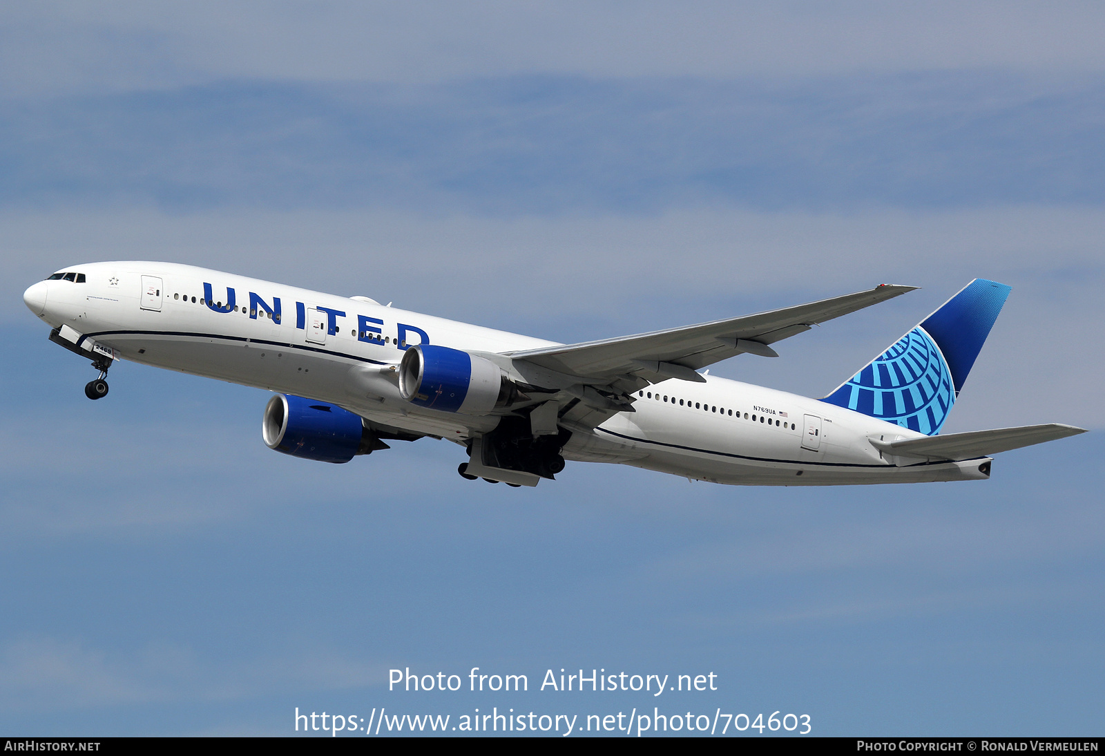 Aircraft Photo of N769UA | Boeing 777-222 | United Airlines | AirHistory.net #704603