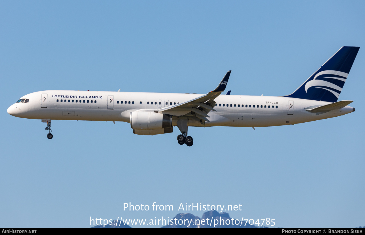 Aircraft Photo of TF-LLW | Boeing 757-223 | Loftleidir Icelandic | AirHistory.net #704785