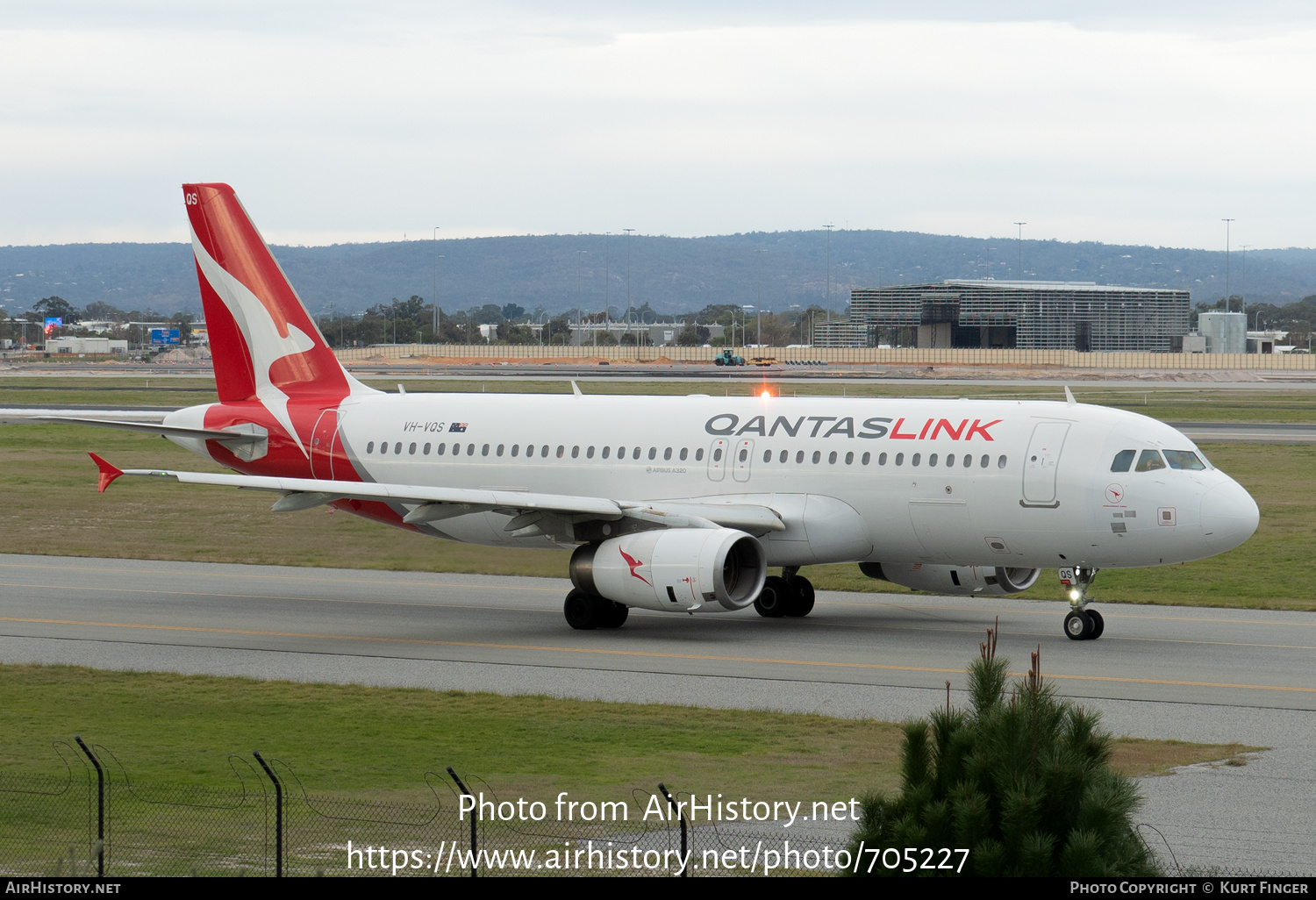 Aircraft Photo of VH-VQS | Airbus A320-232 | QantasLink | AirHistory.net #705227