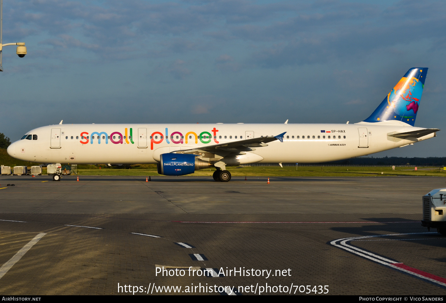 Aircraft Photo of SP-HAX | Airbus A321-211 | Small Planet Airlines | AirHistory.net #705435