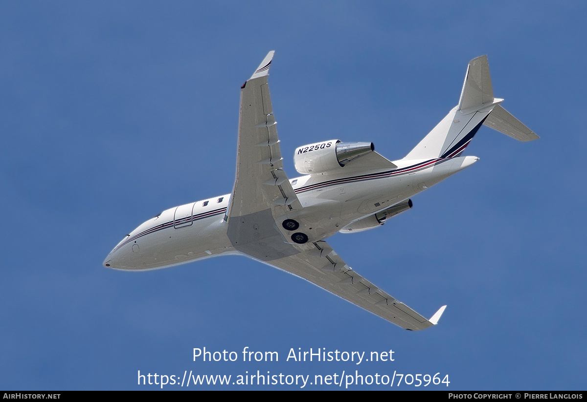 Aircraft Photo of N225QS | Bombardier Challenger 650 (CL-600-2B16) | AirHistory.net #705964