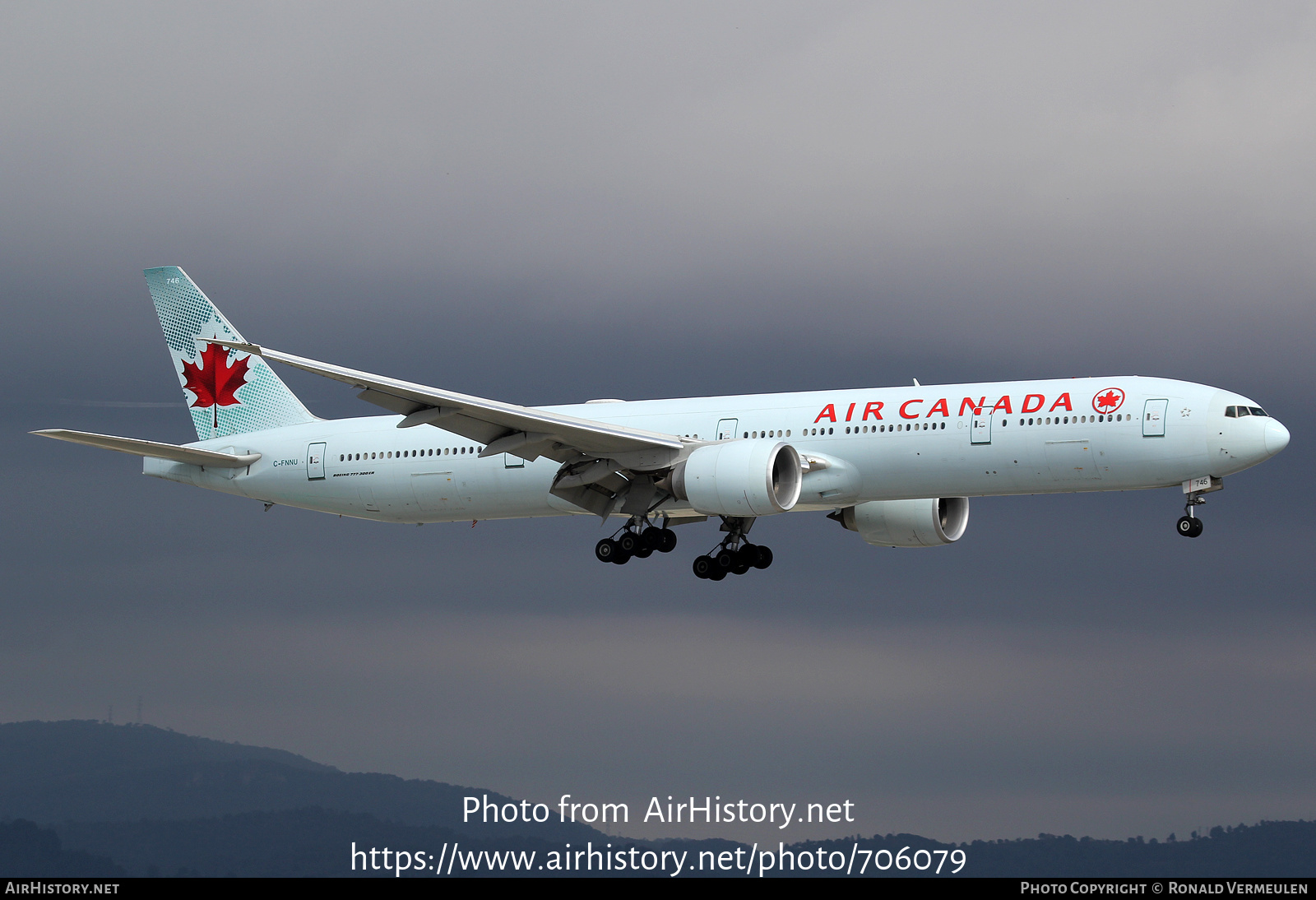 Aircraft Photo of C-FNNU | Boeing 777-333/ER | Air Canada | AirHistory.net #706079