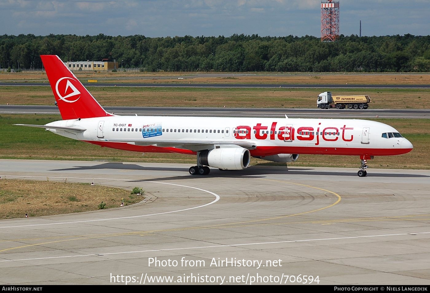 Aircraft Photo of TC-OGT | Boeing 757-256 | Atlasjet Airlines | AirHistory.net #706594