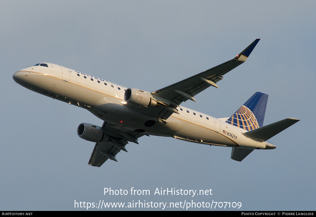 Aircraft Photo of N742YX | Embraer 175LR (ERJ-170-200LR) | United Express | AirHistory.net #707109